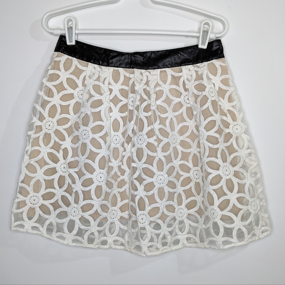 ✨3/$15 Anthro Pins & Needles white cream floral embroidered skirt 8
